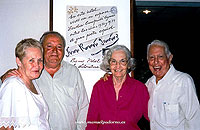 Josefina y Manuel con Fina Garc&iacute;a Marruz y Cintio Vitier en La Habana, 2001.