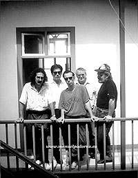 Carlos &Aacute;lvarez, Joaqu&iacute;n Ma&ntilde;oso, Morgan Hern&aacute;ndez, Manuel Padorno y Luis Sosa, componentes de Nocturna Free en Punta Brava, 1989.