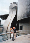 Josefina y Manuel en el Guggenheim, 2001.