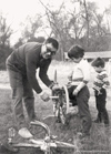 Manuel con Ana T. y Patricia, 1969.